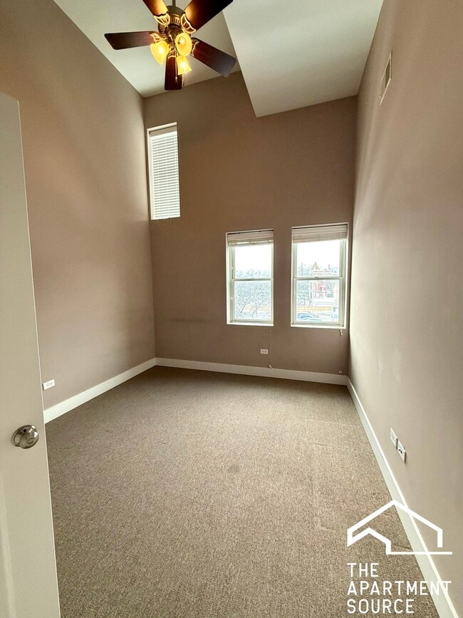 Building Photo - 3433 S Indiana Ave