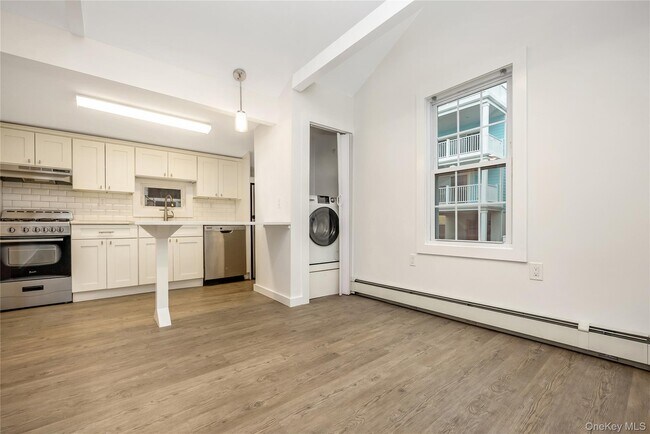 Building Photo - 195 Oceanview Ave