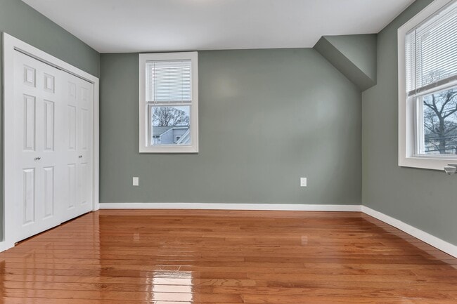 Building Photo - 11 Brett St