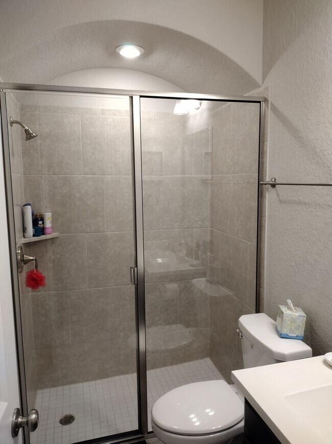 Building Photo - Beautiful 4 bedroom with a pool!!!