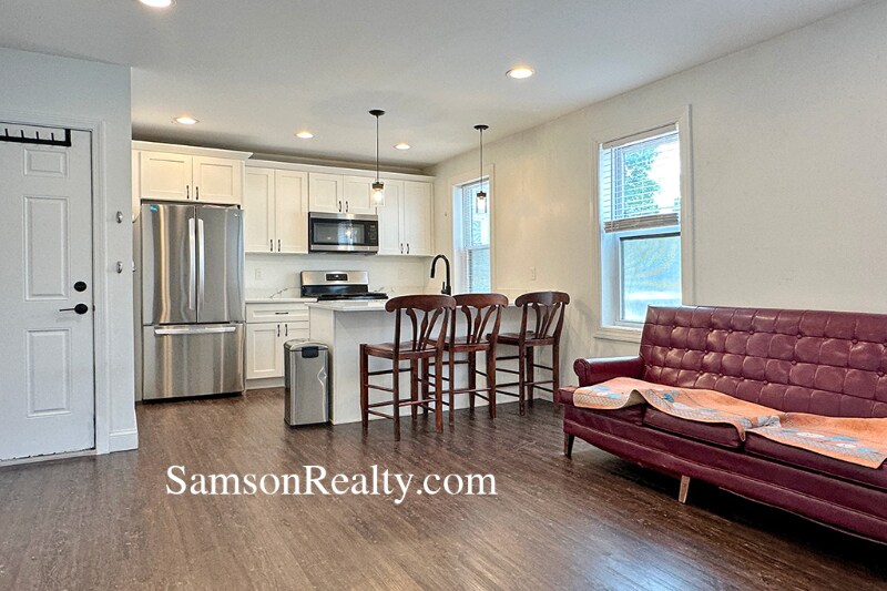 Building Photo - 15 E Transit St