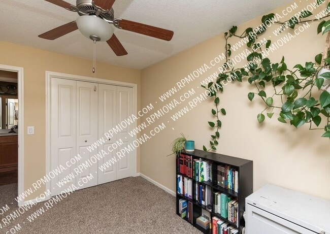 Building Photo - 9155 Coneflower Dr