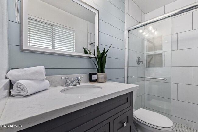 Building Photo - 424 E Fillmore St