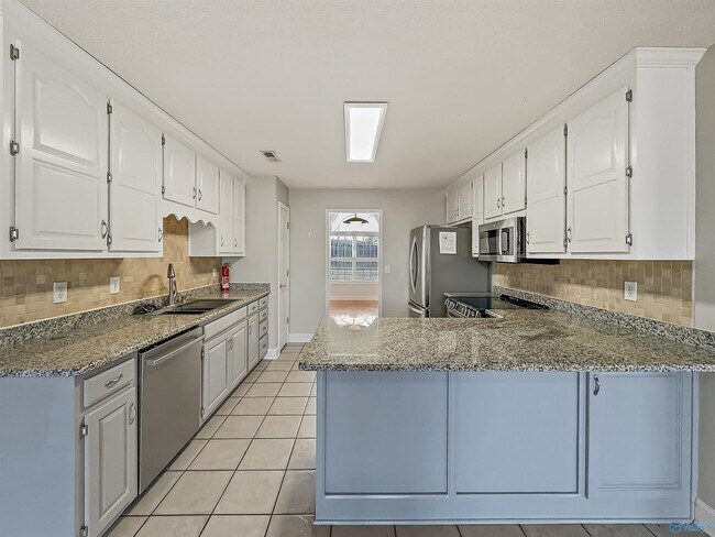 Building Photo - 93 Manor House Dr
