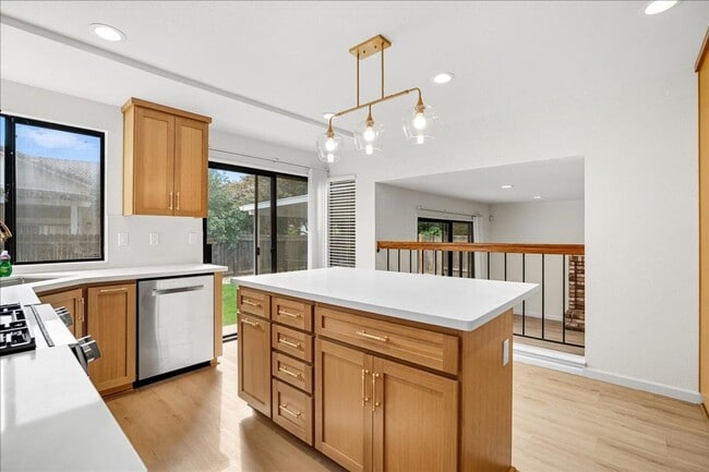 Building Photo - 924 Shellwood Way