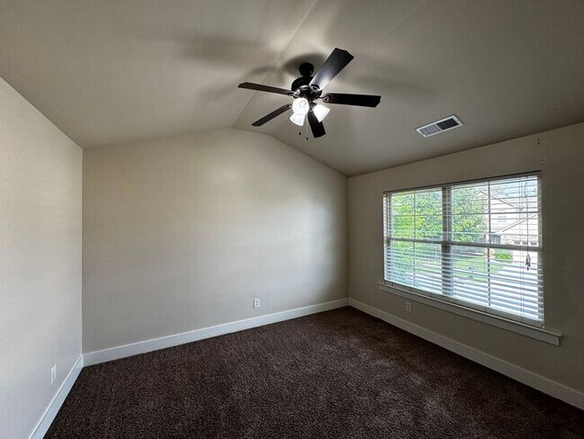 Building Photo - Home in Tech Corridor/Research Park with FENCED YARD and BONUS ROOMS