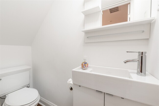 Building Photo - 289 Pavonia Ave