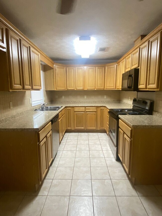 Building Photo - 206 Webb Rd