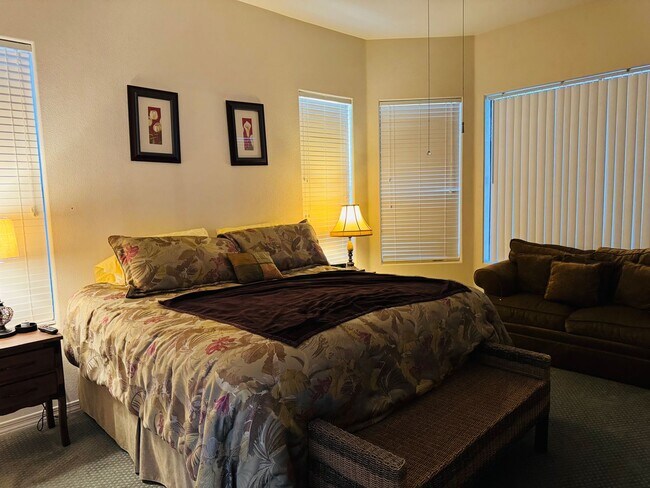 Building Photo - Golf Course Vacation Rental in Laughlin Ranch – 2BD/3BA