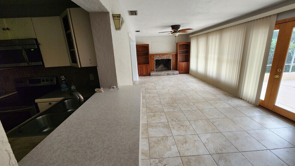 Building Photo - 1627 Canal Ct