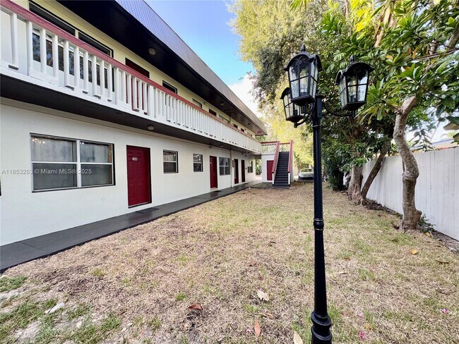 Building Photo - 610 NE 123rd St
