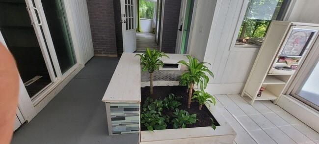 Building Photo - 4 bedrooms 3 baths beautiful house