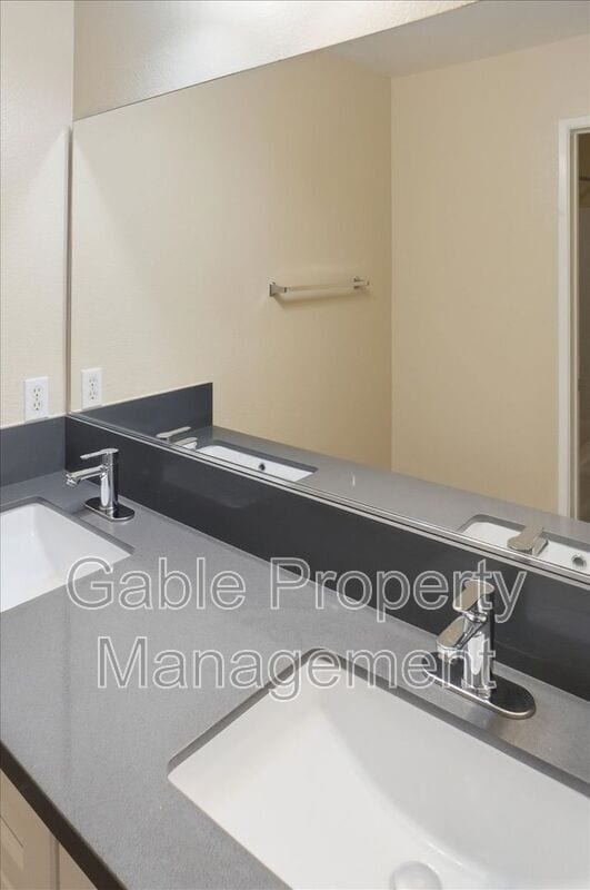 Building Photo - 23434 Abbey Glen Pl