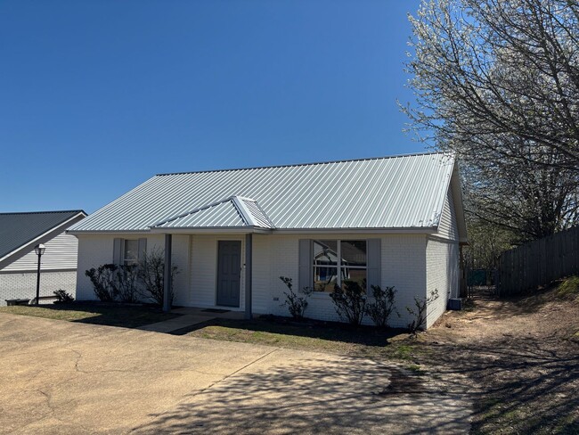 Primary Photo - 2 Bedroom 2 Bath Townhome