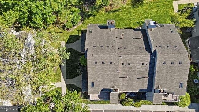 Building Photo - 1310 Roberts Way