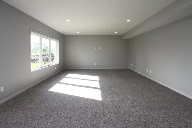 Building Photo - Beautiful 5 Bed/3 Bath House Available February 1st, 2026!