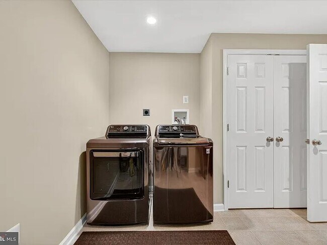 Building Photo - 14083 Betsy Ross Ln