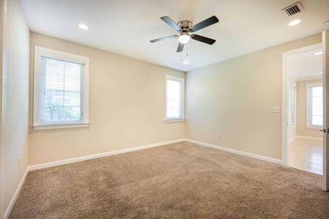 Building Photo - Church Street Village Home For Rent