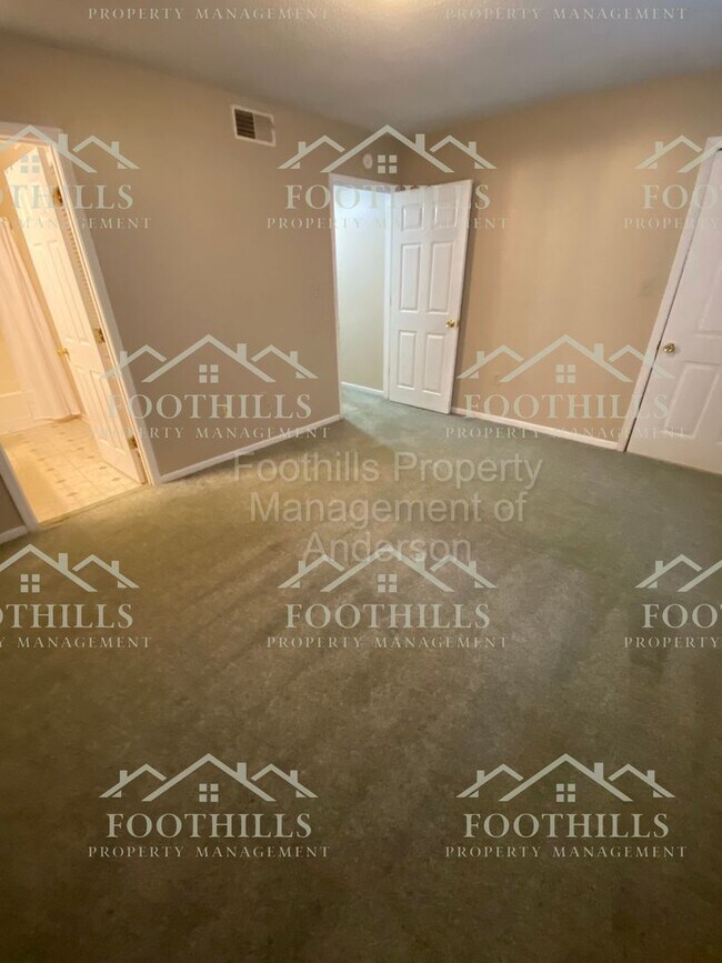 Building Photo - 2 bedroom, 2 bathroom condominium unit nea...