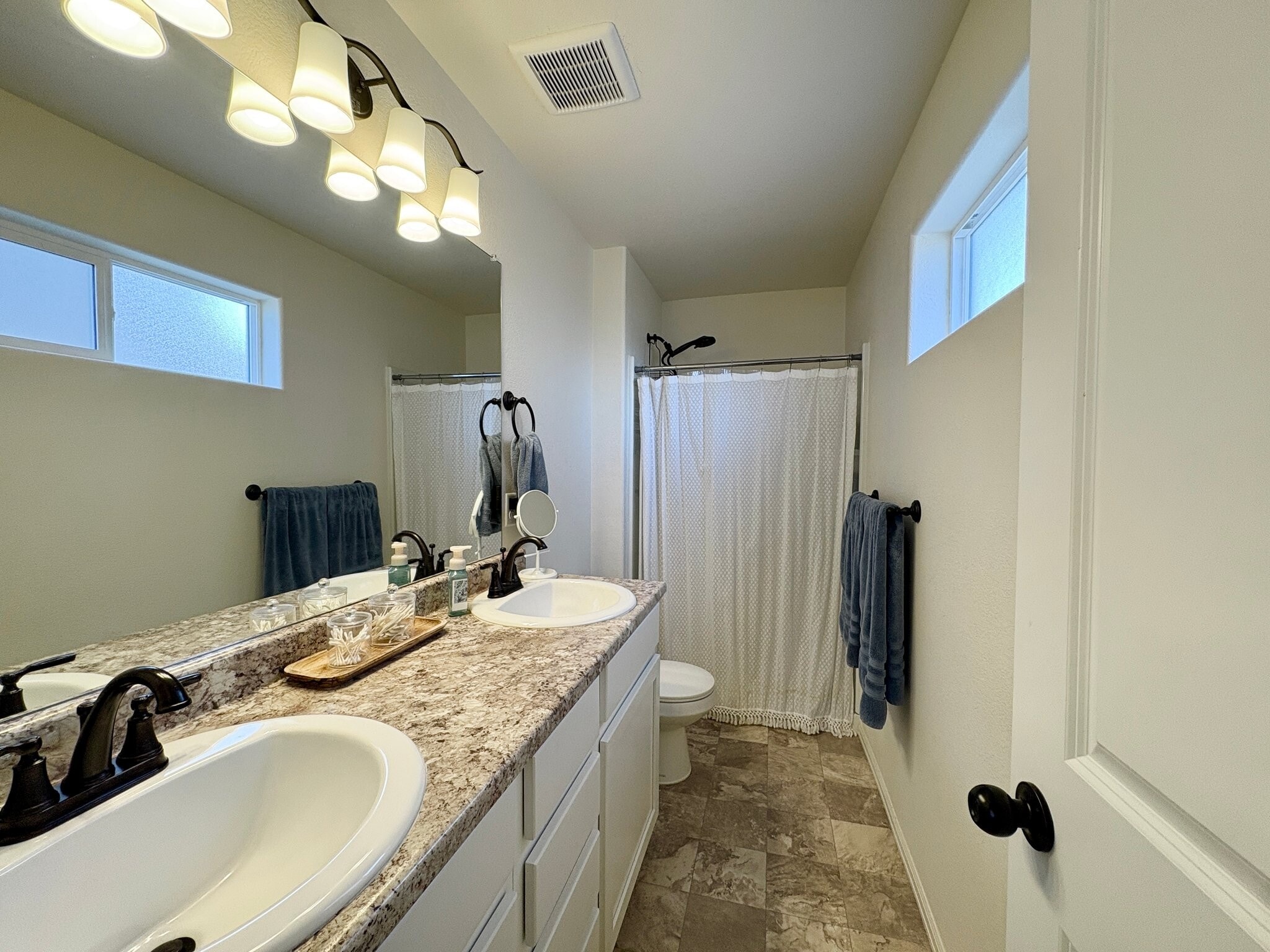 Building Photo - 916 Greenbrook Dr