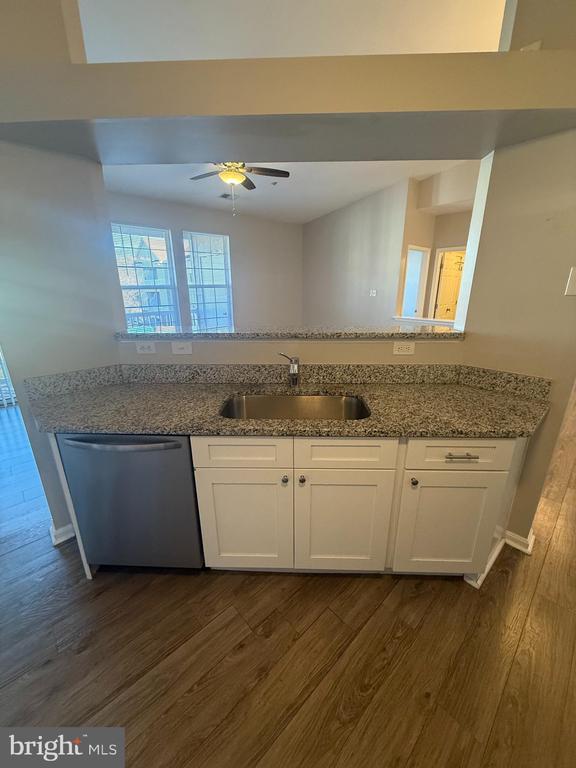 Building Photo - 8204 Blue Heron Dr