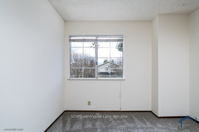 Building Photo - 5250 Countryside Ln