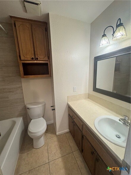 Building Photo - 213 Versailles St