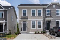 Building Photo - 5041 Bigleaf Rd