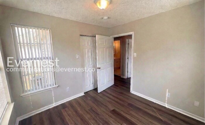 Building Photo - 3002 Sonya Dr NW