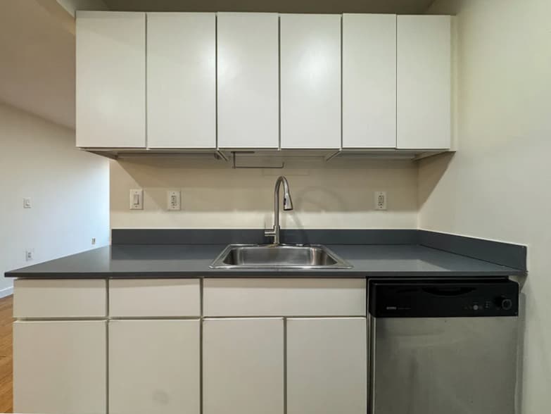 Building Photo - 924 Metropolitan Ave