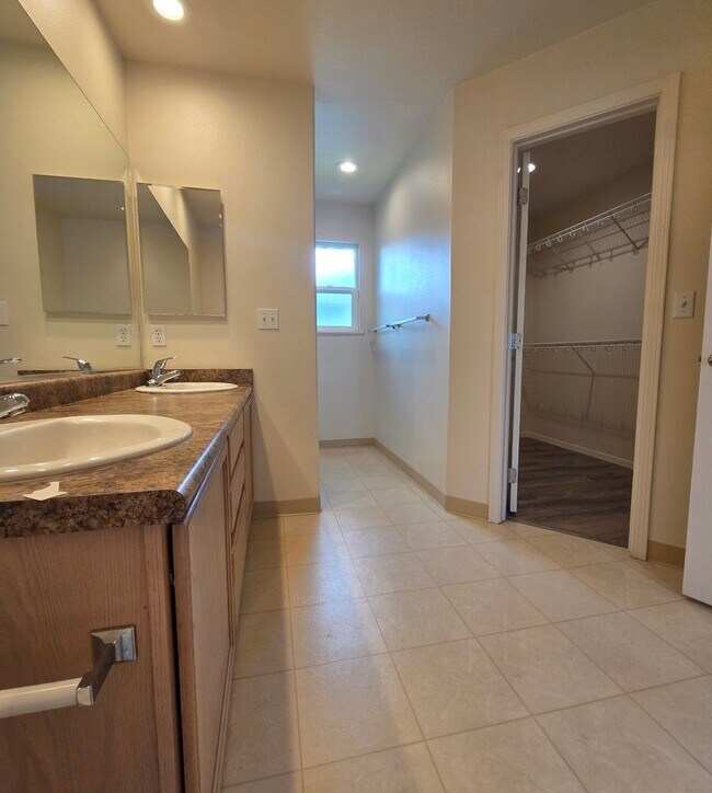 Building Photo - 3/2.5 home in Piilani Villages