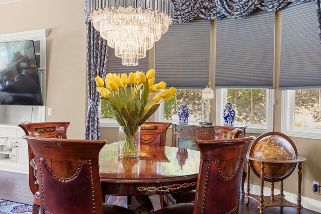 Building Photo - Exquisite Luxury Living in the Moorpark Country Club Estates