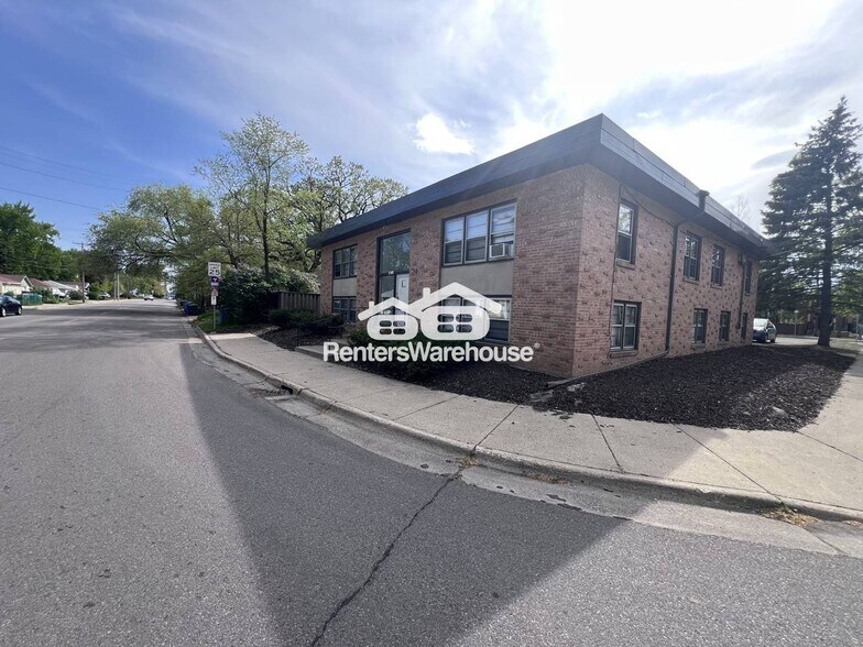 Primary Photo - 2500 36th Ave S