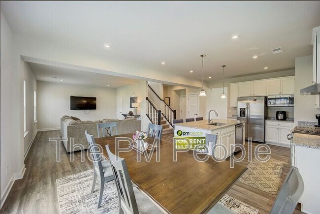 Building Photo - 32 Wiltshire Cir