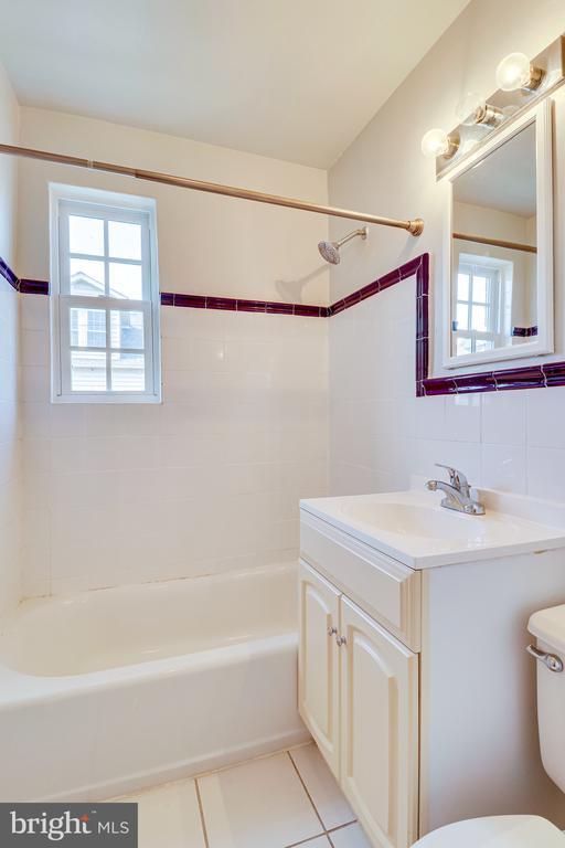 Building Photo - 1708 W Abingdon Dr