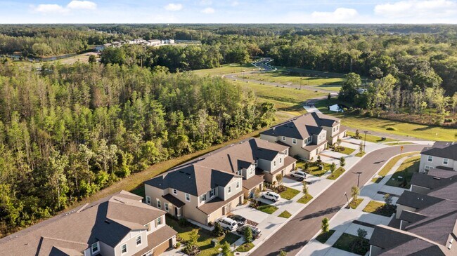 Building Photo - Absolutely stunning 3 BR /2.5 Bath / 2 Car Garage + LOFT townhome in ultra-modern and green-focus...