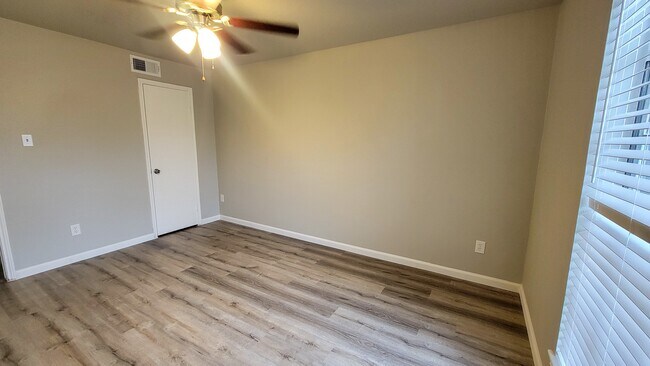 Building Photo - 4500 Sherwood Ln