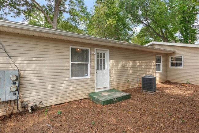 Building Photo - 2051 College Ave NE