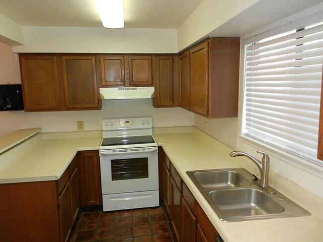 Building Photo - 10075 Westpark Dr