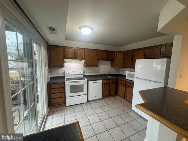 Building Photo - 408 Beacon Hill Dr