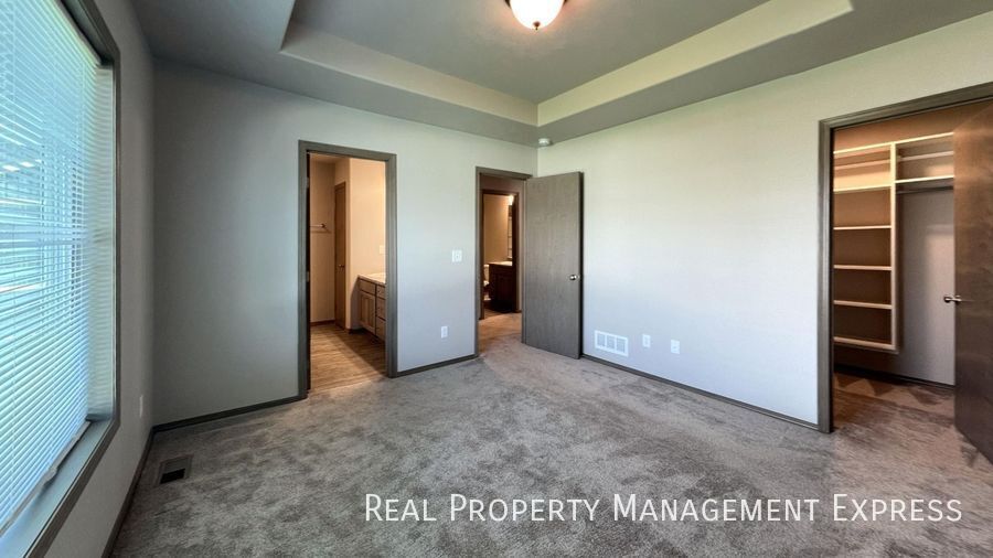 Building Photo - 3 Bed 2.5 Bath Townhome