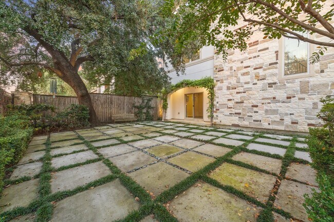 Building Photo - 6008 Park Cir Dr