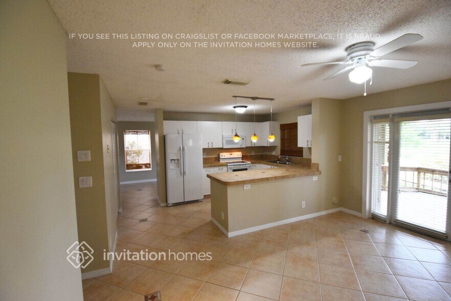 Building Photo - 8385 SW 42nd Ct