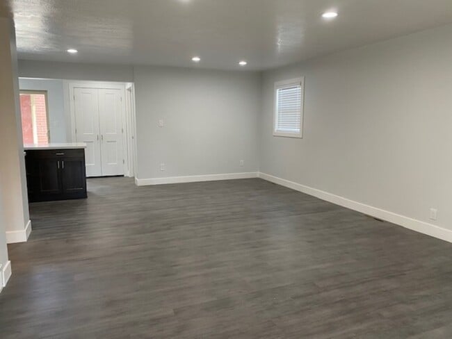 Building Photo - 1163 Buccaneer Dr