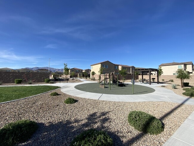 Building Photo - 2212 Stone Well Rd