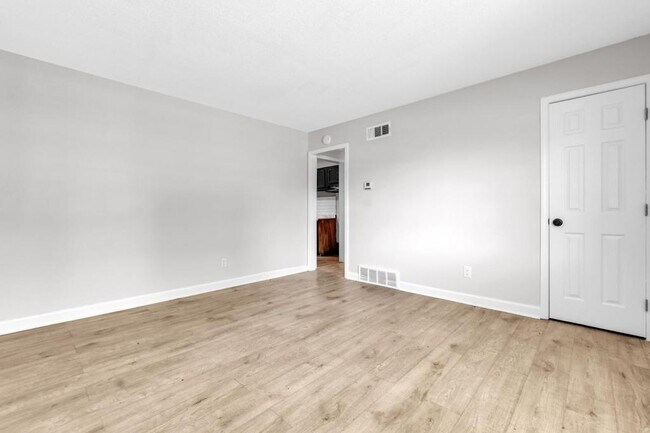 Building Photo - 4829 Bradford Dr