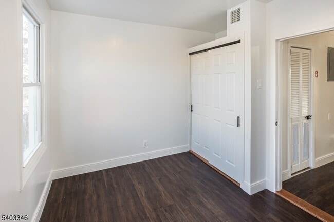 Building Photo - 11 Ellington St