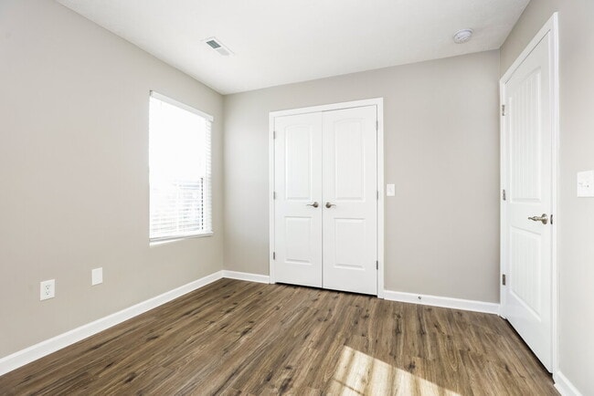 Building Photo - 1716 Sunray Dr
