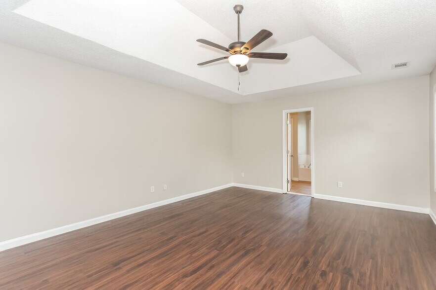 Building Photo - 5000 Dockside Dr