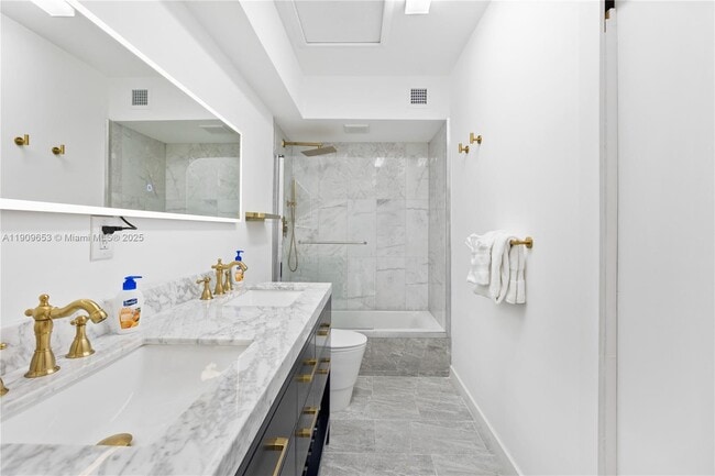 Building Photo - 418 SE 3rd Terrace